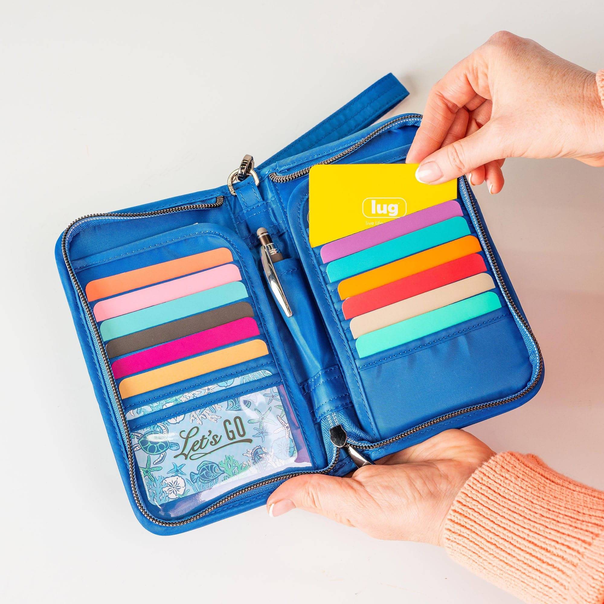 Legacy Collection Tandem SE RFID Wallet - - 24242_LegacyTandemSE_AzureBlue_Lifestyle_01